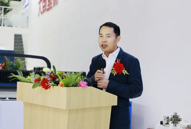 SuperSmart！大族激光SF系列光纤激光切割机全球首发！(图2)