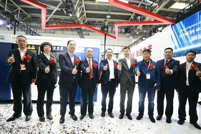 SuperSmart！大族激光SF系列光纤激光切割机全球首发！(图1)